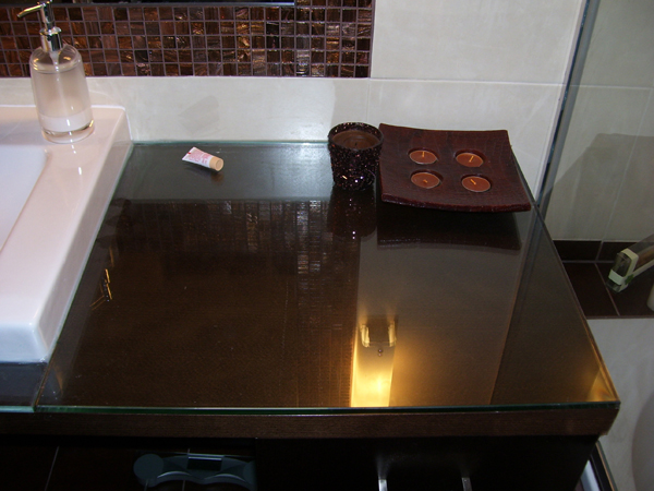 uveg-falburkolat-furdoszoba