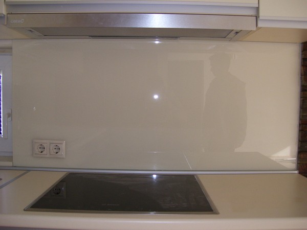 uveg-falburkolat-konyha1